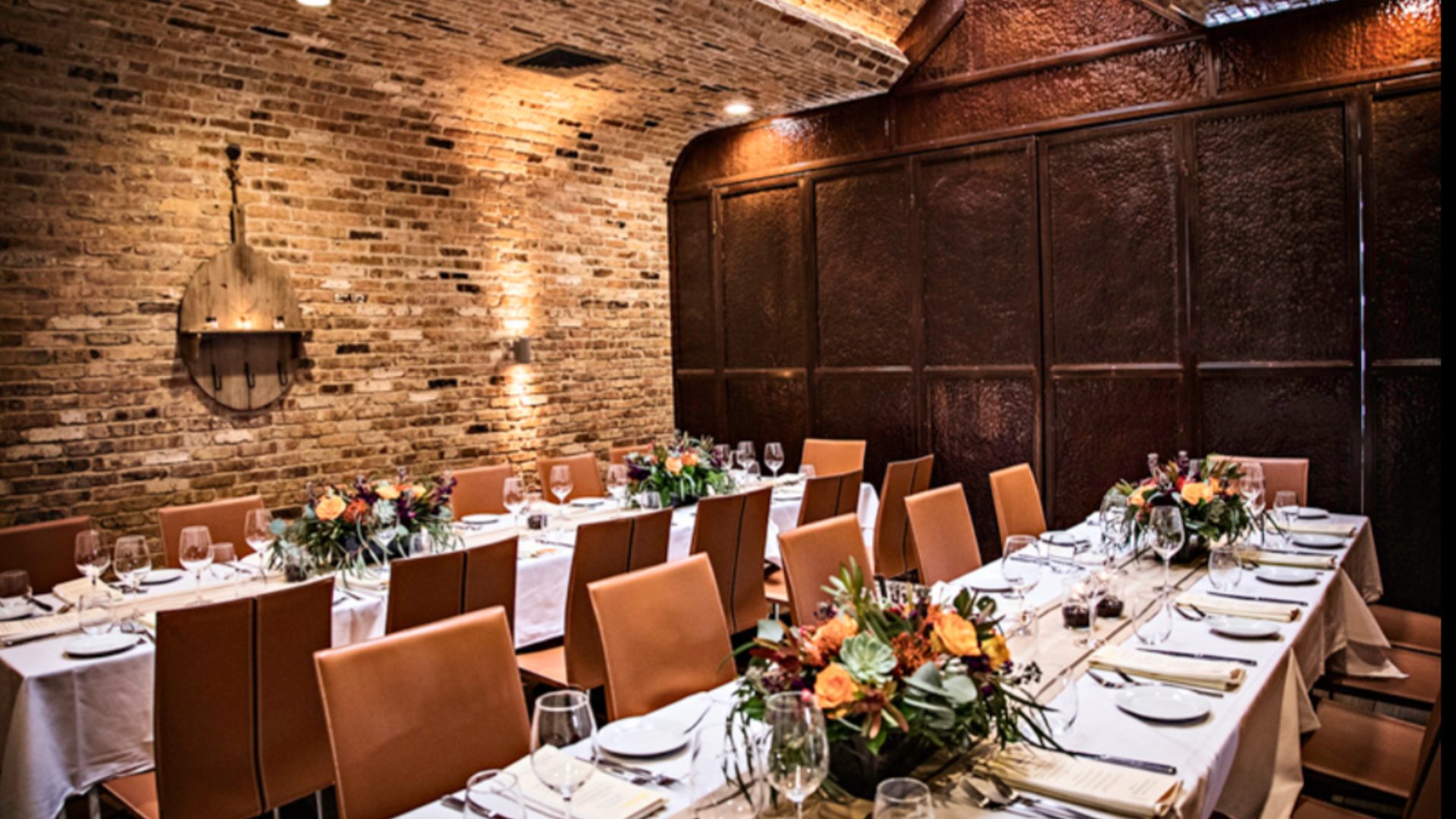 Four private rooms plus dining rooms from 10 to 300 guests