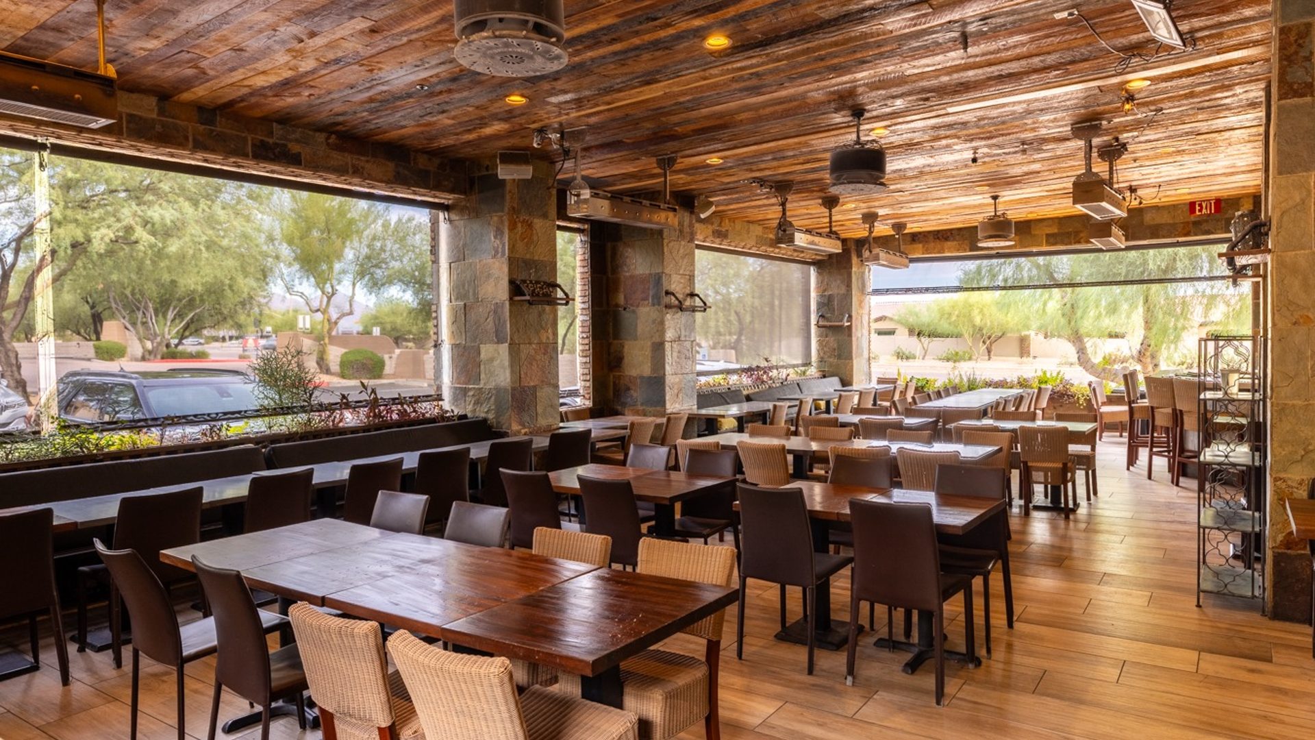 Live music every Thursday & Sunday from 5–8pm